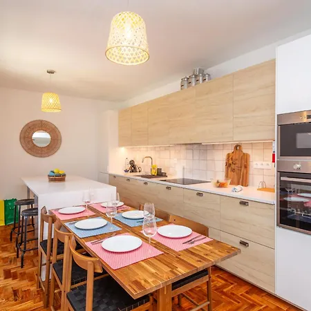 Beguest Blue Family *